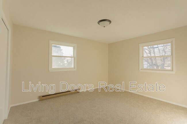 Building Photo - 402 W Eldora Ave