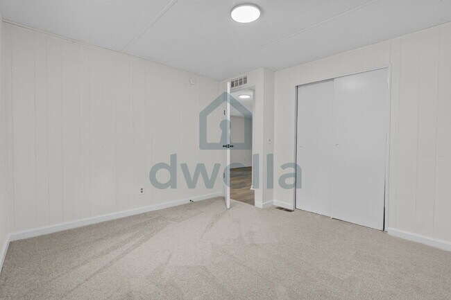 Building Photo - Location Perfection! Beautifully Renovated 3-bedroom, 2-bath home in the highly sought-after Lexi...