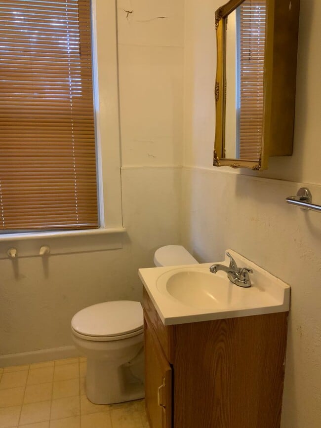 Building Photo - 2 Bed | 1 Bath Duplex