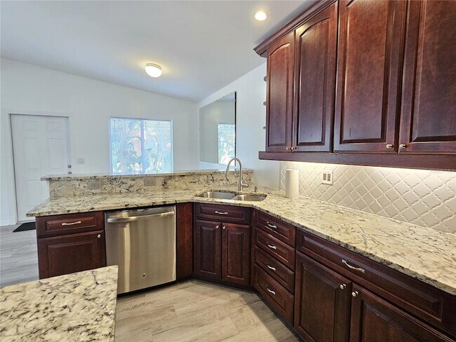Building Photo - 341 Bayshore Dr