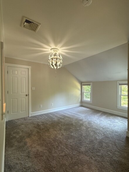 Building Photo - 9 Sunny Knoll Ter