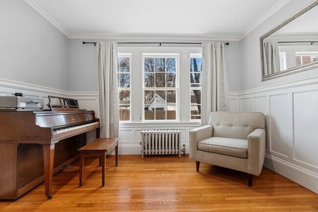 Building Photo - 859 Fellsway W