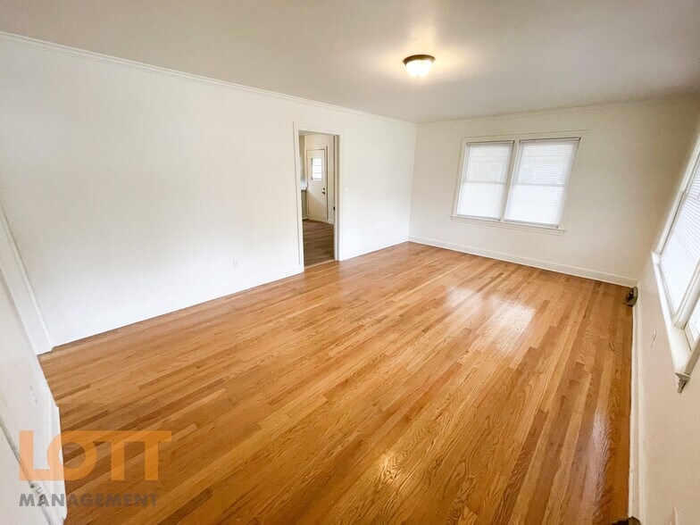 Building Photo - 3 Juanita Ct