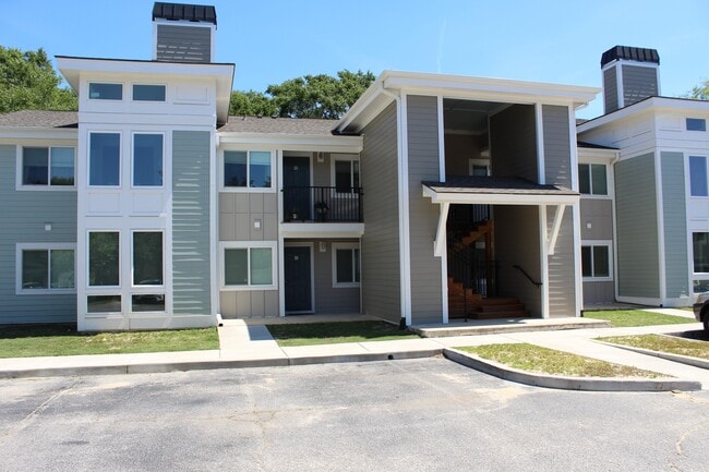 Building Photo - 277 Alexandra Drive