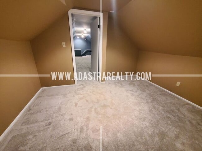 Building Photo - Beautiful Home in the Heart of Overland Pa...