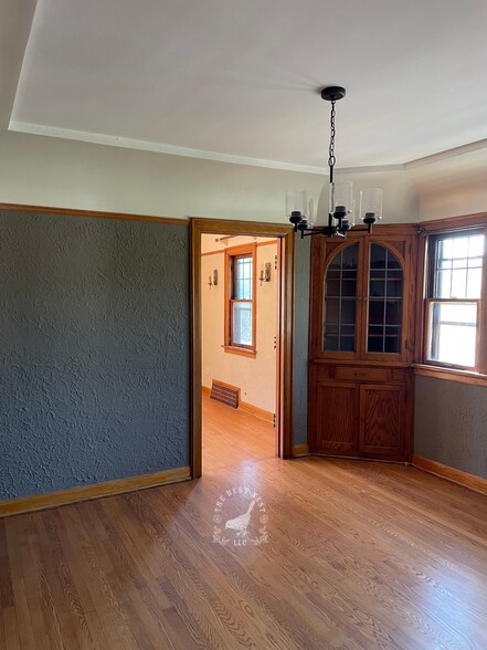 Building Photo - 1427 N Hawley Rd