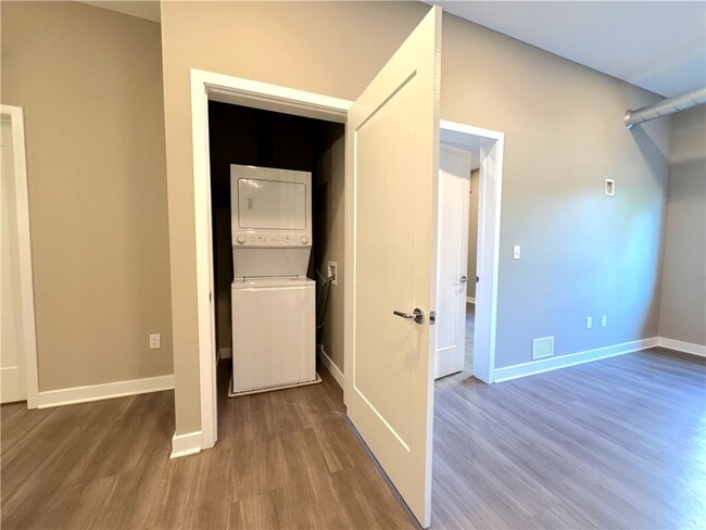 Building Photo - 625 S Goodman St