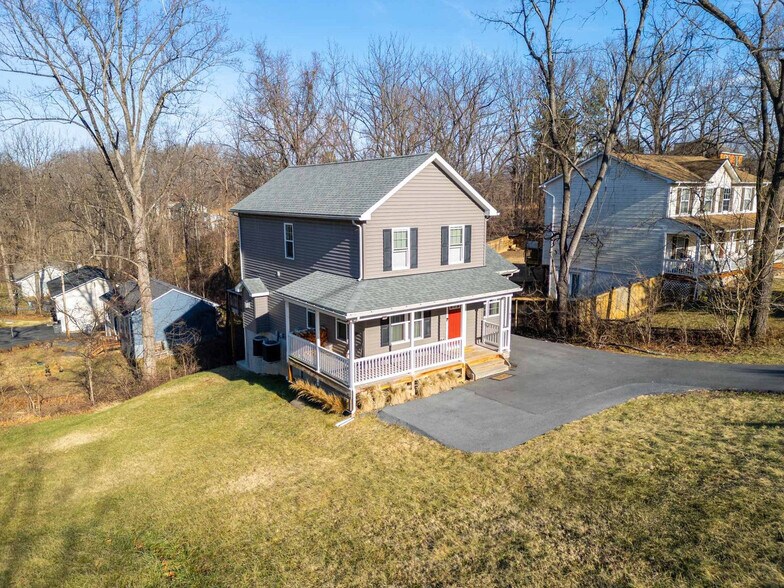 Building Photo - 301 Rollason Dr