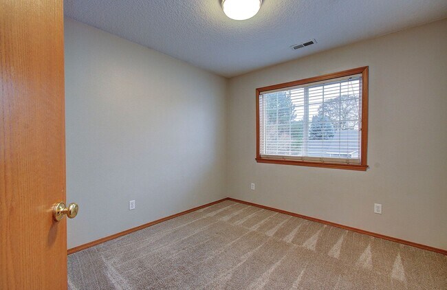 Building Photo - Moore 12918 &amp; 5000