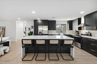 Building Photo - 3319 E Campo Bello Dr