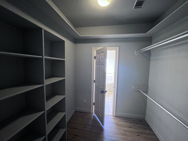 Building Photo - 29 Oak Crest Dr