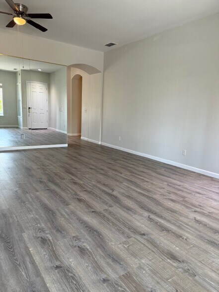 Building Photo - 206 Oxburough Dr