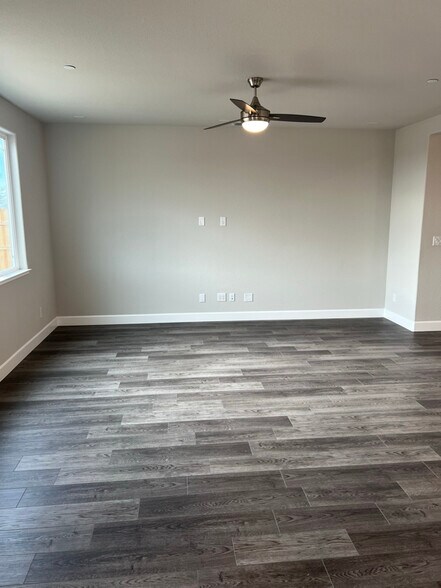 Building Photo - 3064 Vaughn Wy