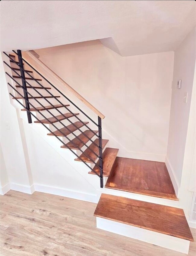 Building Photo - 2105 Sheridan St