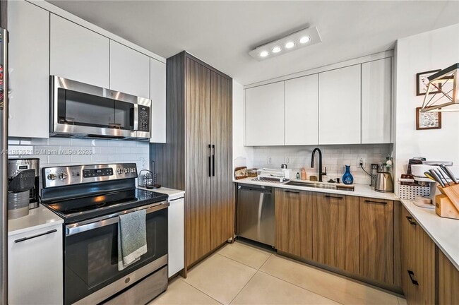 Building Photo - 11111 Biscayne Blvd