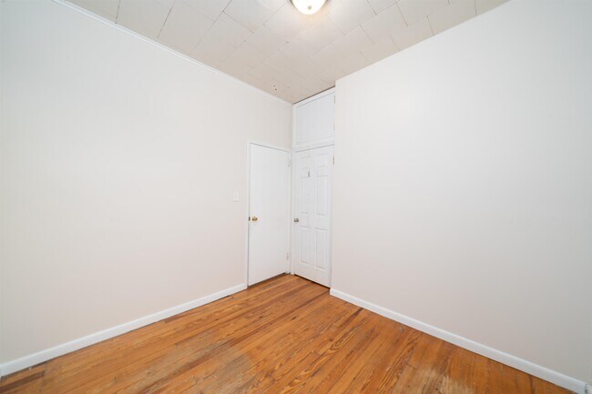 Building Photo - 313 18th St