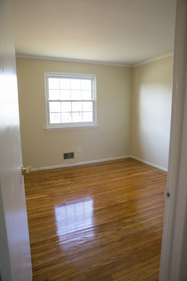 Bedroom - 244 Vollmer Pkwy