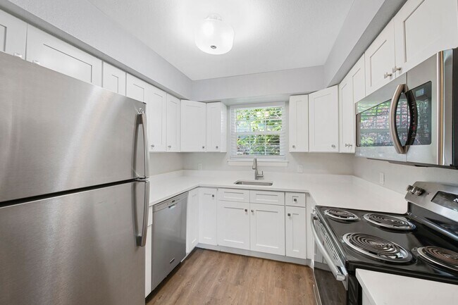 Building Photo - Beautiful 2 Bed 2 Bath Townhouse in Otero Ridge