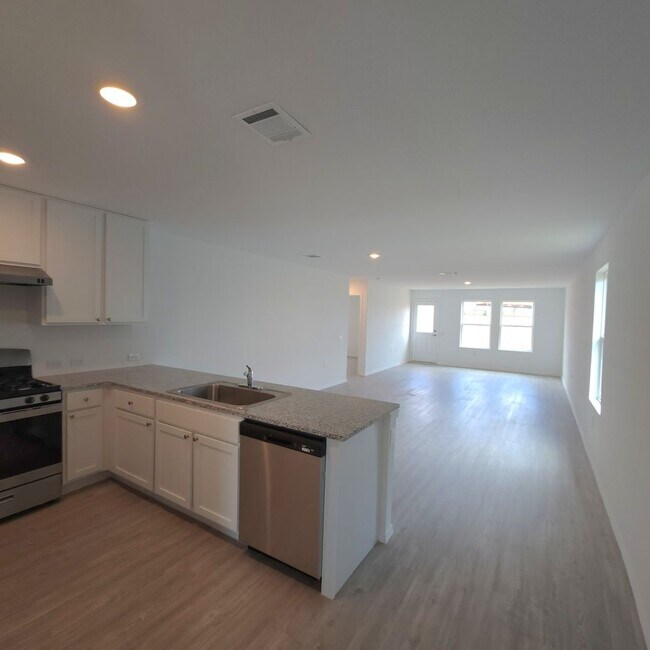 Building Photo - Welcome to the Heartbeat of South San Antonio In Vida
