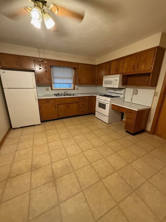 Building Photo - 712 Mellen Dr