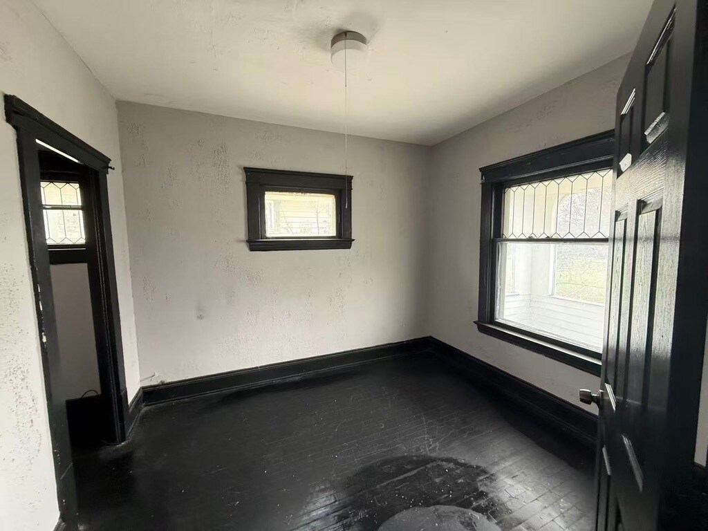 Building Photo - 9805 Lamontier Ave