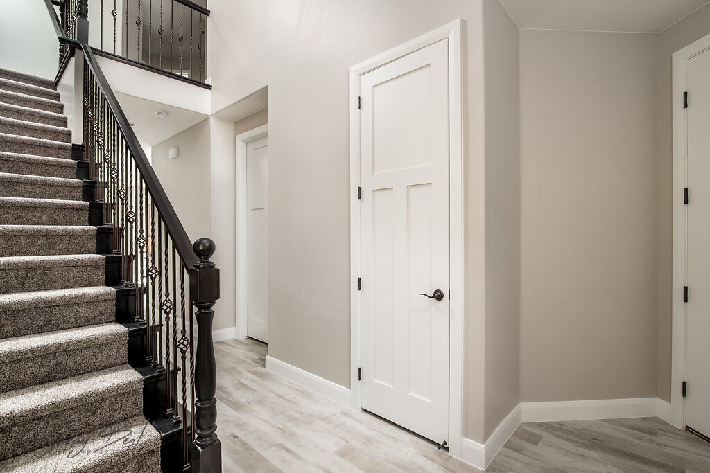 Building Photo - 325 N Red Stone Rd