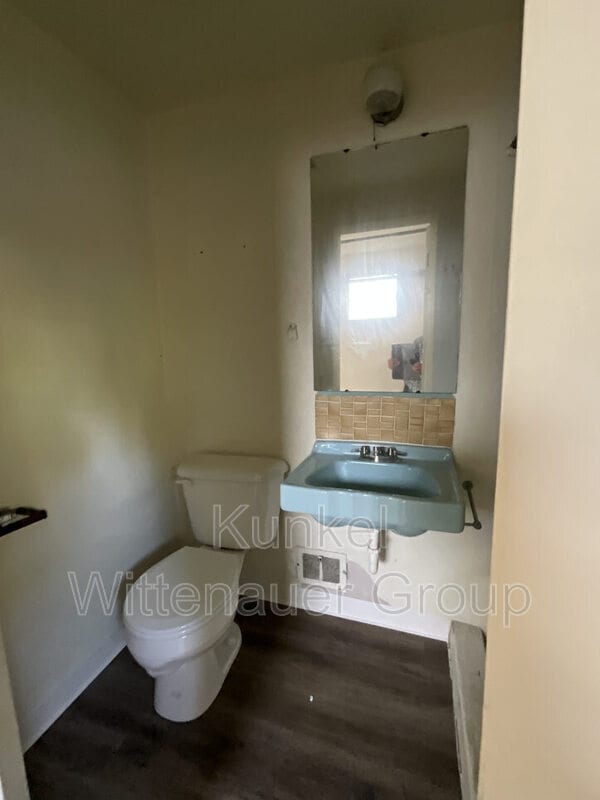 Building Photo - 1724 McClintock Ave