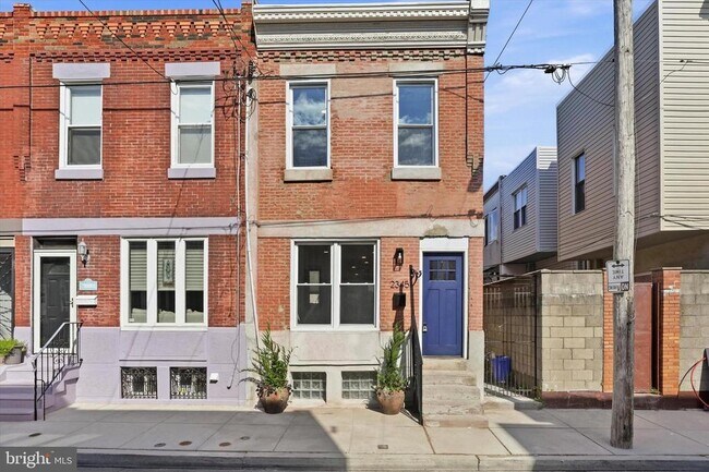 Building Photo - 2345 S Bancroft St