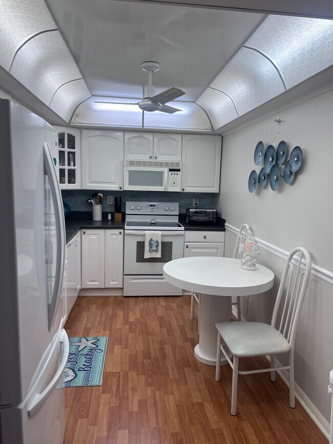 Building Photo - 255 Dolphin Point