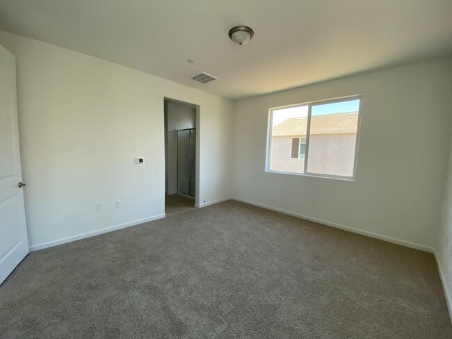 Building Photo - Spacious 4-Bedroom New Build in Prime Nort...