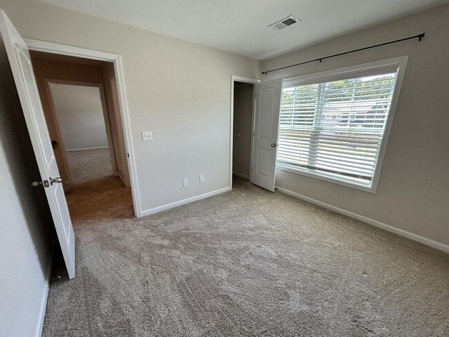 Building Photo - 144 Sunny Pt Lp