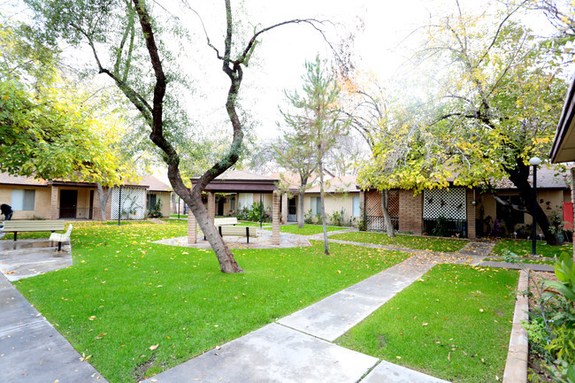 Primary Photo - Casa De Paz Sunland Apartments