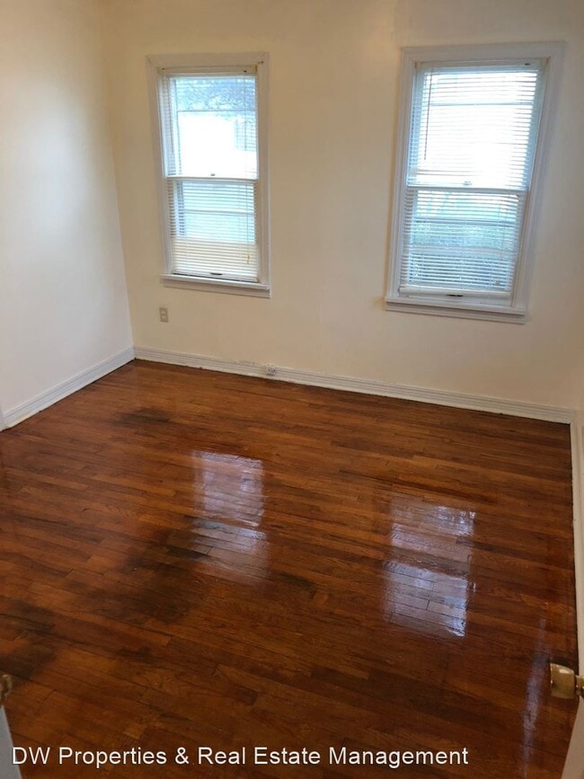 2 br, 1 bath House 1702 Seventh 1702 7th Ave Dodge City KS 67801