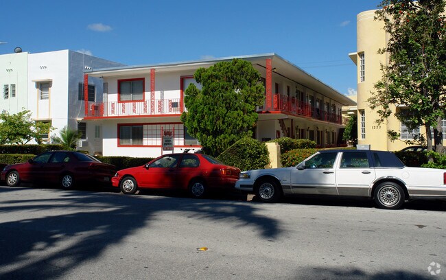 Primary Photo - Davedors Apartments