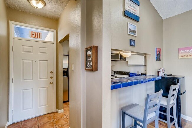 Building Photo - 711 W 21st St