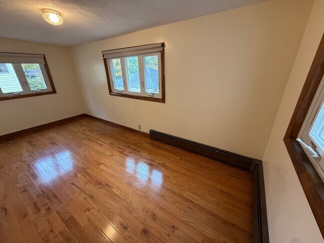 Building Photo - 87 Bartlett St