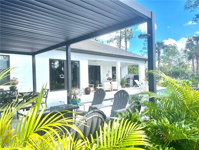 Building Photo - 510 12th Ave NE