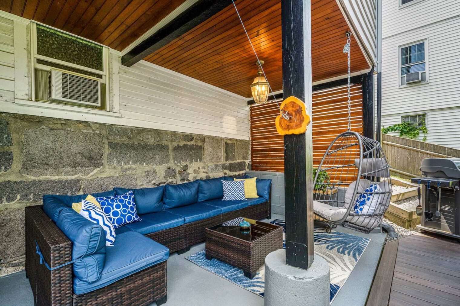 Building Photo - 46 Russell St