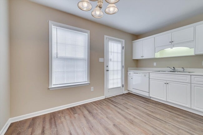 Building Photo - 1622 Emma St