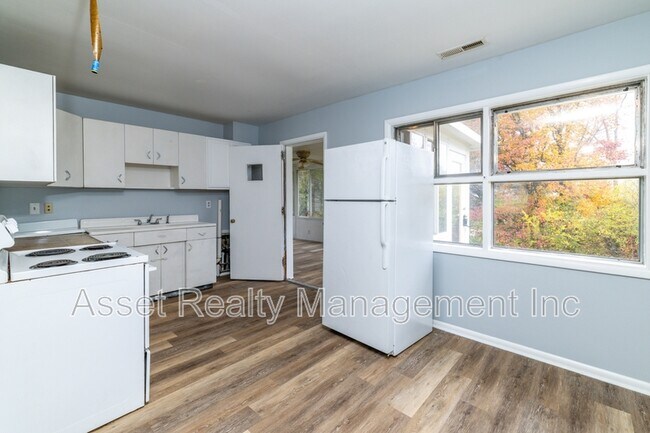 Building Photo - 4520 Nicholas Rd NW