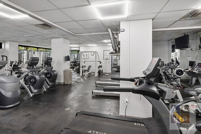 Building Photo - 268 E Broadway