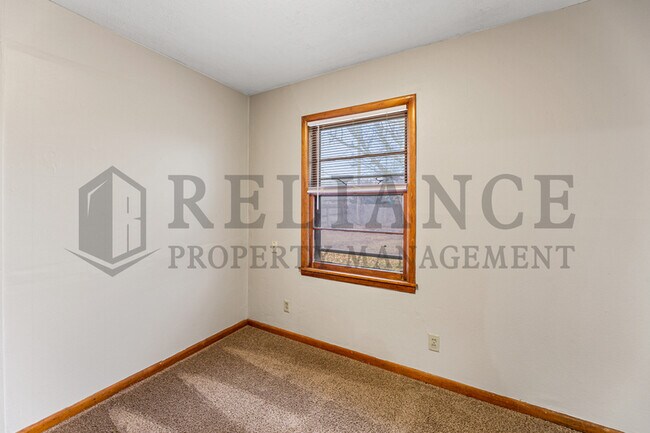 Building Photo - 2922 S Euclid St