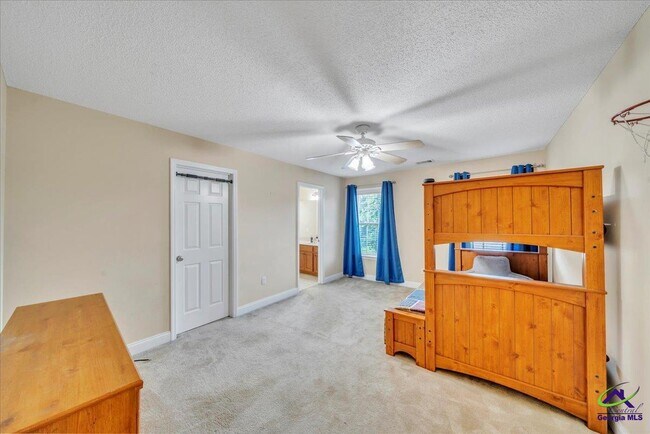 Building Photo - 210 Kenna Way
