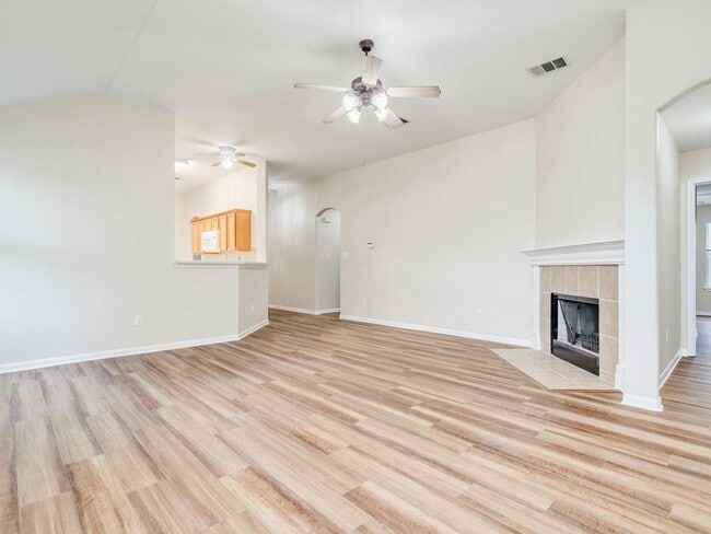 Building Photo - 157 Maplewood N
