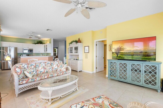 Building Photo - Beautiful Fully Furnished 3/2 Bouchelle Is...