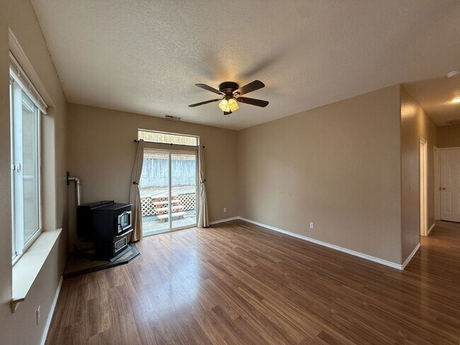 Building Photo - 1631 S 59th St