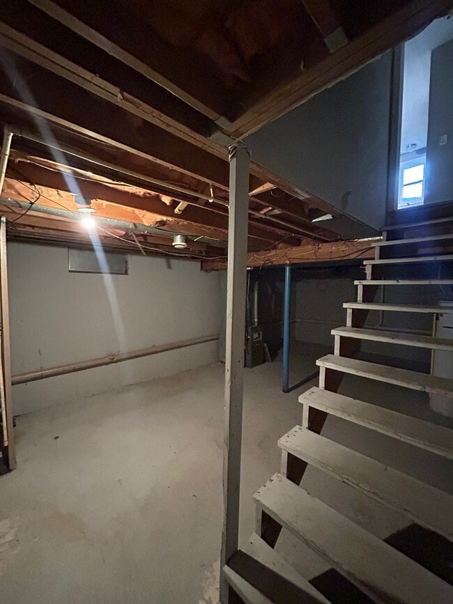 Building Photo - 62 Rifle St