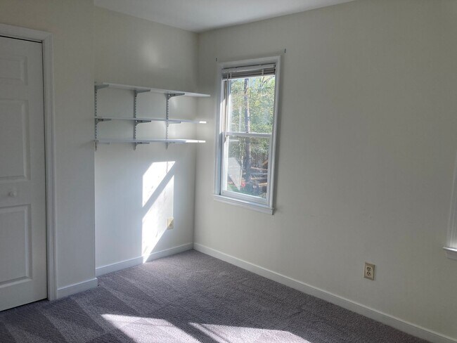 Building Photo - Lovely Four Bed Two and Half Bath Home in ...