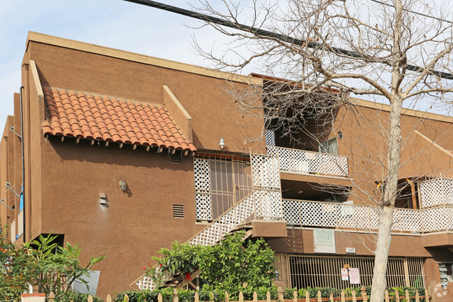 Building Photo - Flower Street Apartments