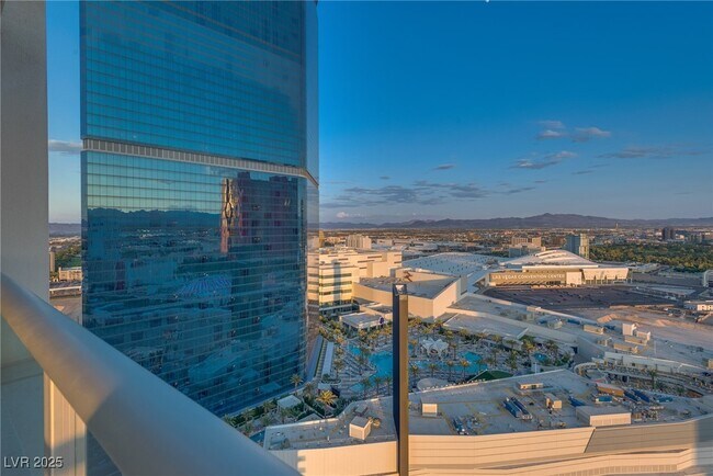 Building Photo - 2700 S Las Vegas Blvd